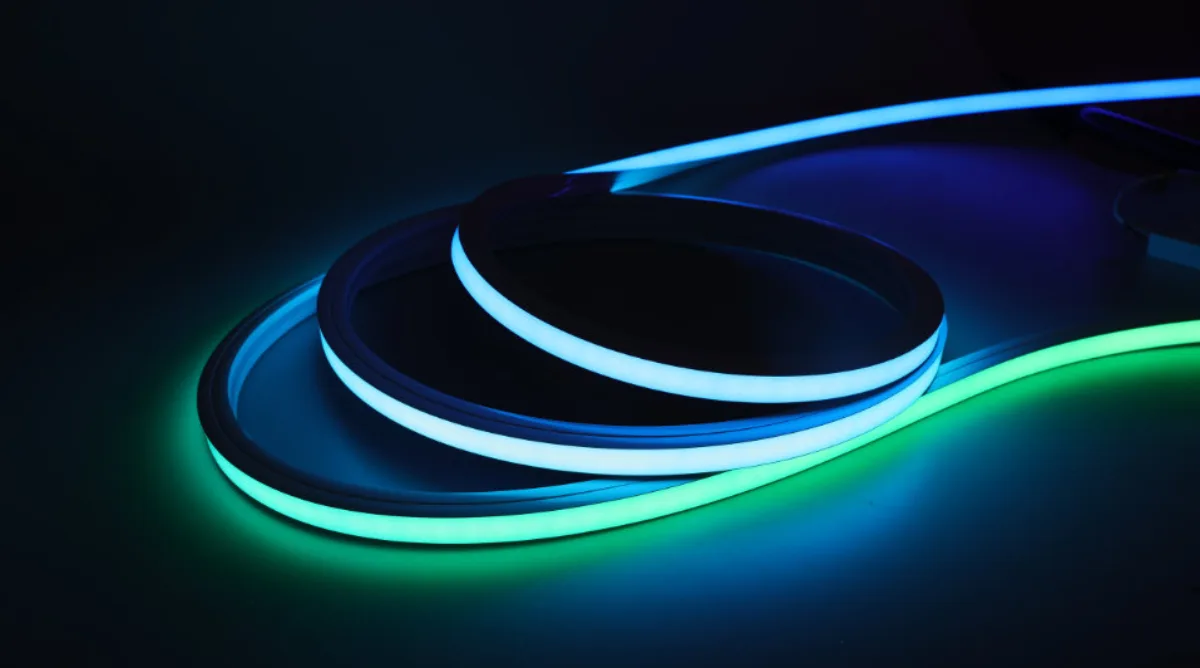 ADDRESSABLE / SPI INDOOR SMD LED Strip RGB 4.4 W/ft 24V 10 mm IP20